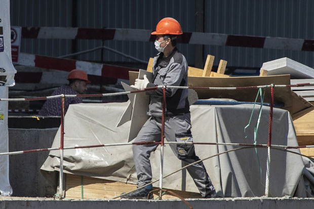 Вирус хара и у Кремљу: Епидемија се шири Русијом и поред свих мера